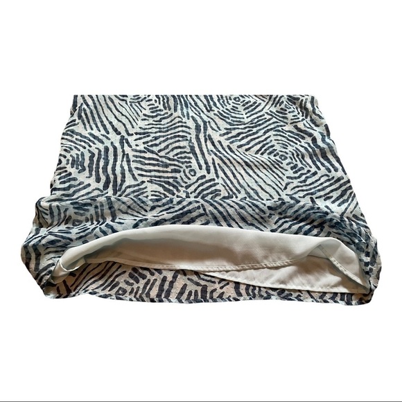 𝅺loft Blue Print Lined Tank Top - Picture 6 of 10